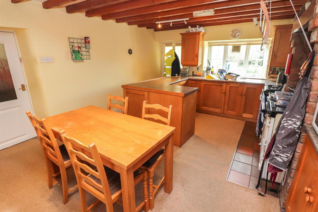 Kitchen/ Dining Room