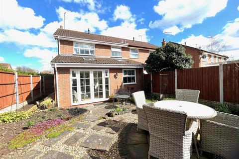 17 Aston Close, Little Haywood, Stafford, ST18 0YN