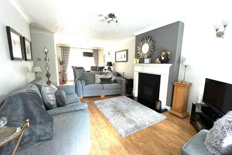17 Aston Close, Little Haywood, Stafford, ST18 0YN