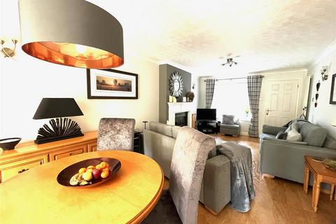 17 Aston Close, Little Haywood, Stafford, ST18 0YN