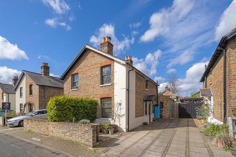 130 Victor Road, London, SE20 7JT