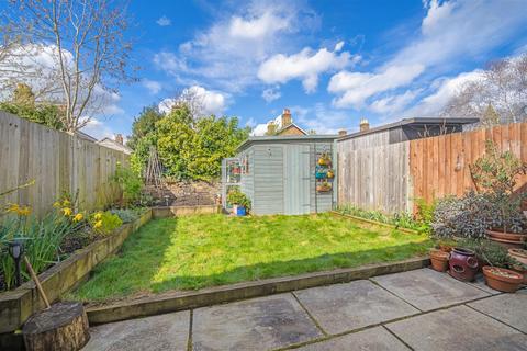 130 Victor Road, London, SE20 7JT