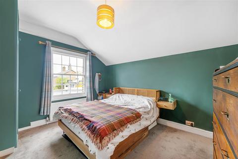 130 Victor Road, London, SE20 7JT