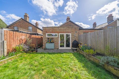 130 Victor Road, London, SE20 7JT