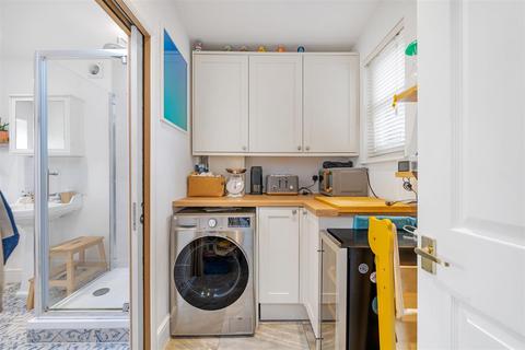 130 Victor Road, London, SE20 7JT