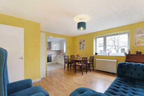 2 bedroom flat for sale, Granville Square, London, SE15 6DX