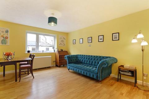 2 bedroom flat for sale, Granville Square, London, SE15 6DX