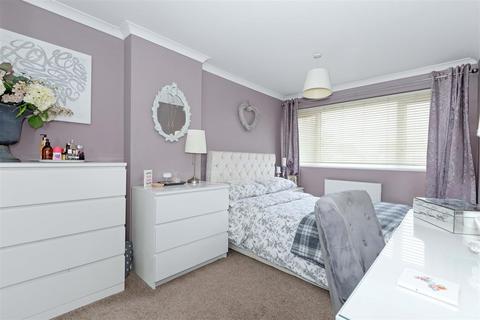 52 Boxgrove, Goring By Sea, Worthing, BN12 6AR