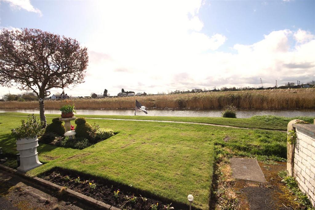 New Lane, Burscough L40 2 bed terraced house for sale £199,950