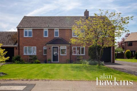 5 bedroom detached house for sale, Boundary Close, Bradenstoke SN15 4