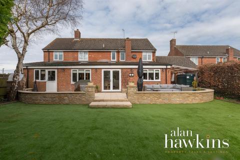12 Boundary Close, Bradenstoke, Chippenham, SN15 4JZ