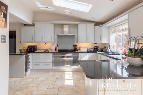 12 Boundary Close, Bradenstoke, Chippenham, SN15 4JZ