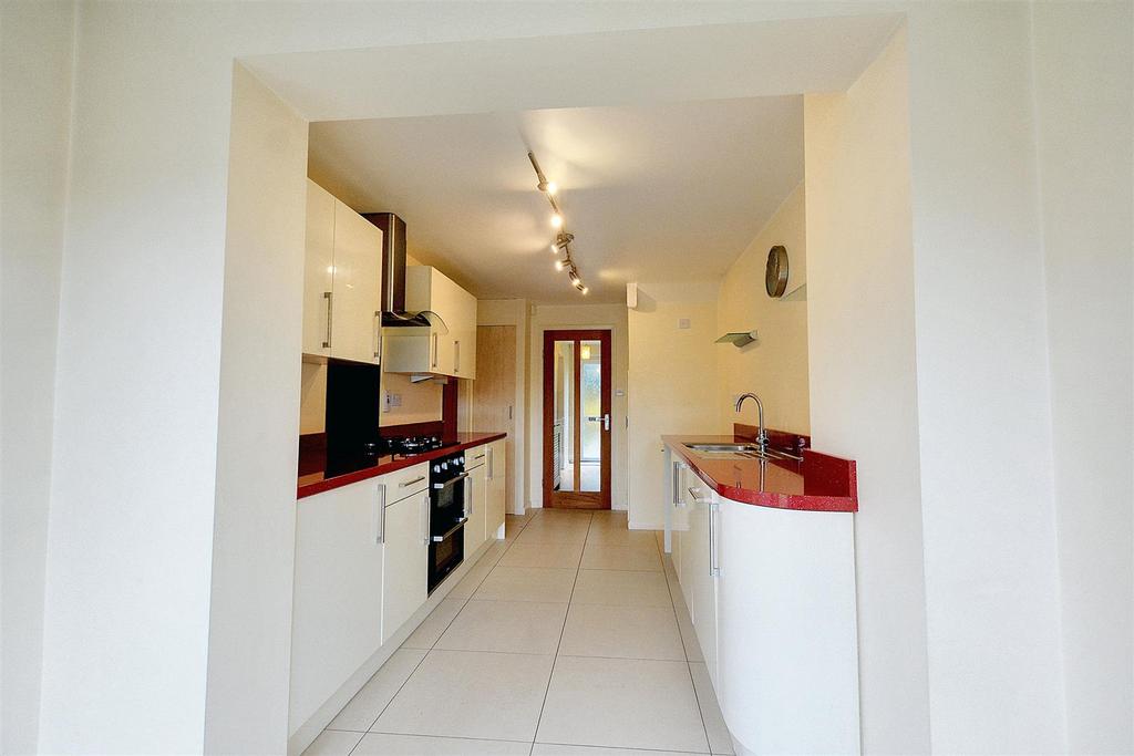 Kitchen 2.jpeg