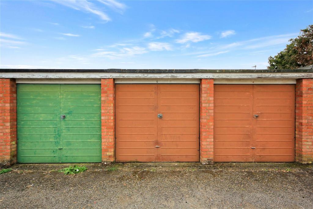 Middle Garage.JPG