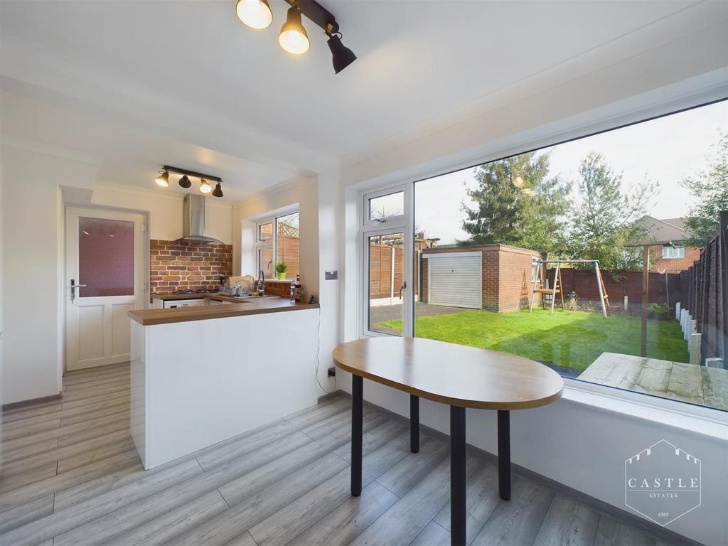Dining kitchen
