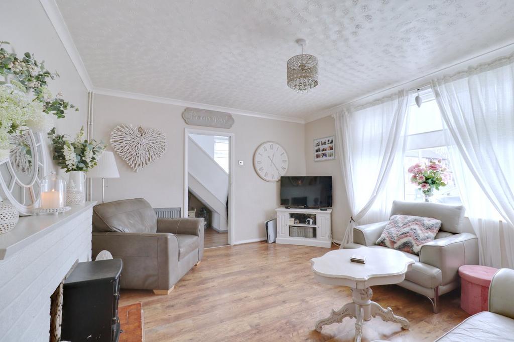 Easington Way, South Ockendon RM15 3 bed semidetached house for sale