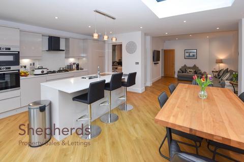 82 Cuffley Hill, Goffs Oak, Waltham Cross, EN7 5EX