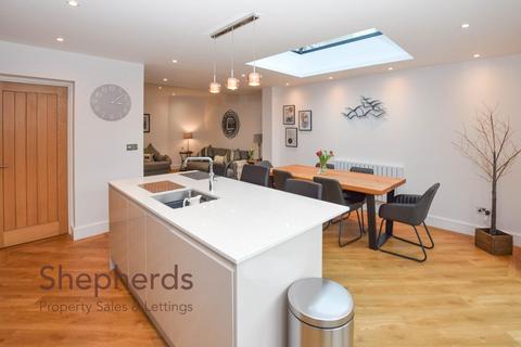 82 Cuffley Hill, Goffs Oak, Waltham Cross, EN7 5EX