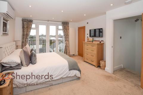 82 Cuffley Hill, Goffs Oak, Waltham Cross, EN7 5EX