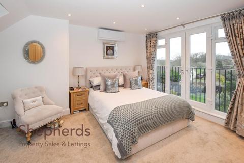82 Cuffley Hill, Goffs Oak, Waltham Cross, EN7 5EX