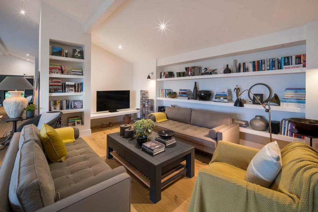 Lounge/ TV Room