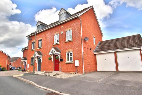 3 bedroom end of terrace house for sale, Davey Road, Tewkesbury
