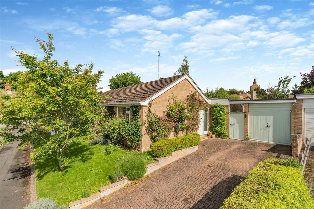 Windmill Way, Lyddington, Rutland 4 bed bungalow £450,000