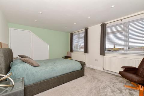 4 bedroom chalet for sale, Colewood Road, Swalecliffe, Whitstable, Kent