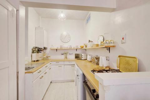1 bedroom apartment for sale, Cliffsea Grove, Leigh-on-sea, SS9