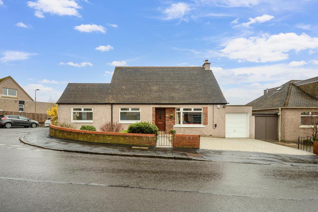 Caroline Terrace, Edinburgh EH12 5 bed link detached house £550,000