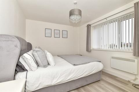 1 bedroom flat for sale, Cranleigh Gardens, Whitstable, Kent
