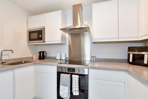 1 bedroom flat for sale, Cranleigh Gardens, Whitstable, Kent