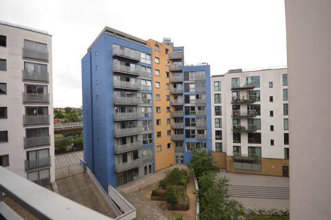 1 bedroom flat to rent, Deals Gateway, London SE13