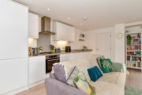 1 bedroom flat for sale, Faringdon Avenue, Romford, Essex
