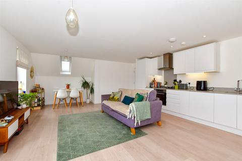 1 bedroom flat for sale, Faringdon Avenue, Romford, Essex