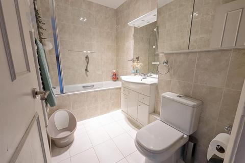 3 bedroom flat for sale, THREE BEDROOM FLAT FOR SALE  VERULAM COURT  WEST HENDON  NW9