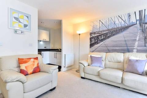 2 bedroom flat for sale, London, London NW9