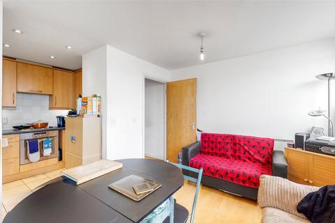 2 bedroom flat for sale, High Street, Feltham TW13