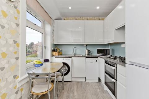 9 Broomlea Crescent, Edinburgh, EH12 7NR