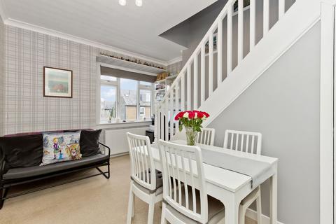 9 Broomlea Crescent, Edinburgh, EH12 7NR
