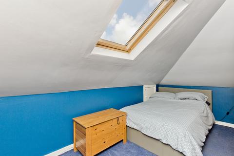 9 Broomlea Crescent, Edinburgh, EH12 7NR