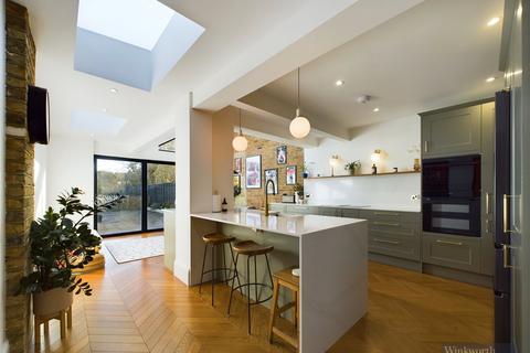 245 Hook Road, Chessington, KT9 1EQ