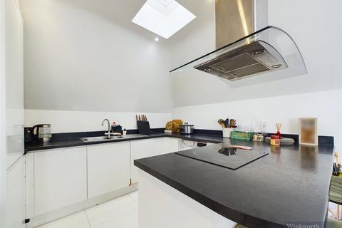 33 Windmill Lane, Long Ditton, Surbiton, KT6 5BA