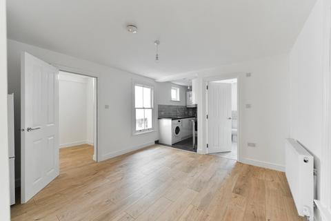 2 bedroom apartment to rent, High Street, Surrey KT7