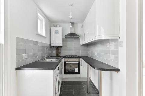 2 bedroom apartment to rent, High Street, Surrey KT7