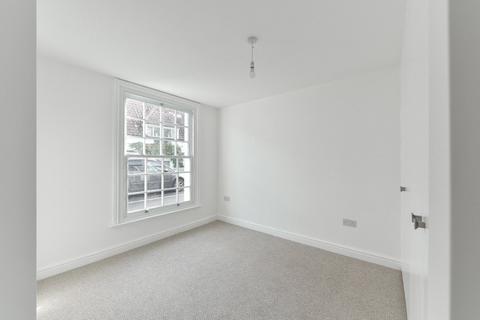 2 bedroom apartment to rent, High Street, Surrey KT7