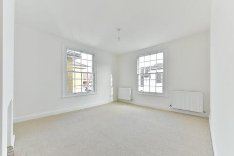 2 bedroom apartment to rent, High Street, Surrey KT7
