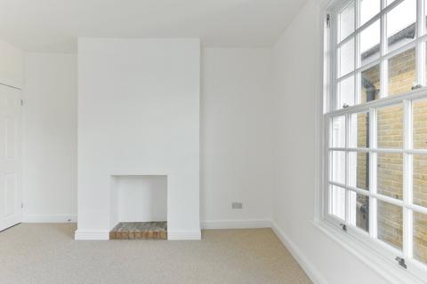 2 bedroom apartment to rent, High Street, Surrey KT7