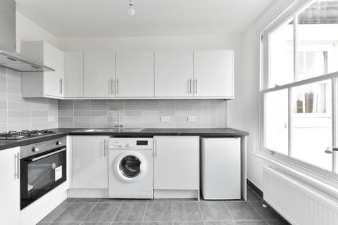 2 bedroom apartment to rent, High Street, Surrey KT7