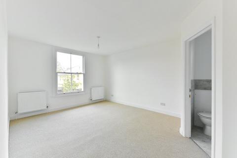 2 bedroom apartment to rent, High Street, Surrey KT7